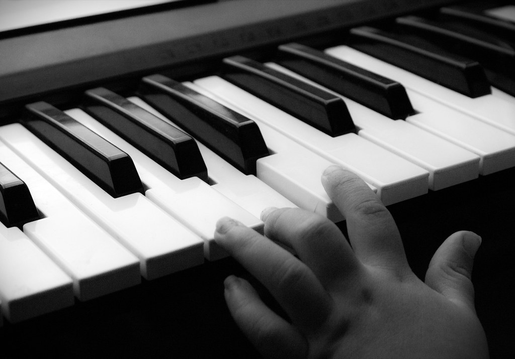 Mudanya piyano çalan çocuk